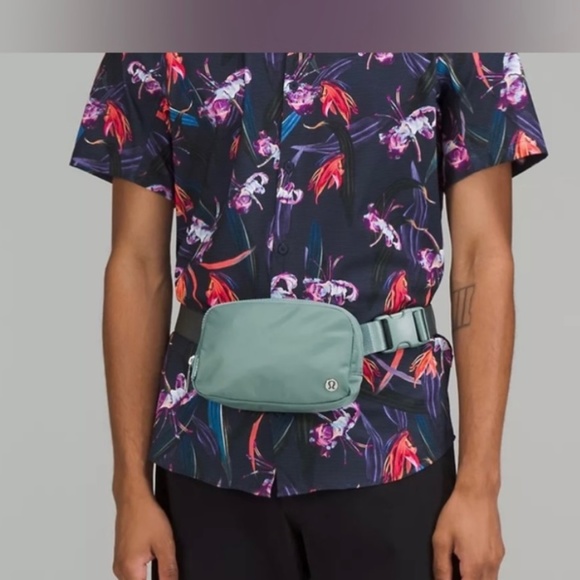 Lululemon Everywhere Belt Bag - Picture 3 of 3